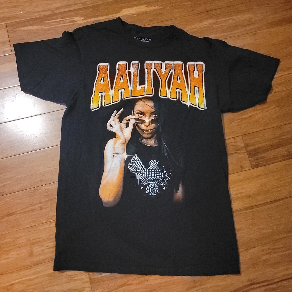 Aaliyah  Black T Shirt Size S